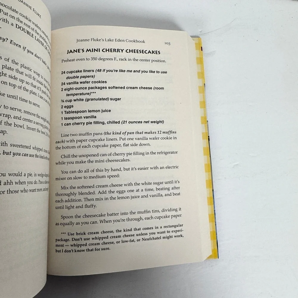 Joanne‎ Fluke's Lake Eden Cookbook Hannah Swensen Recipes 2011 1st Printing